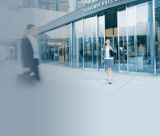 Tại sao các tòa nhà văn phòng nên sử dụng cửa tự động